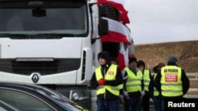 ДПСУ: польські протестувальники розблокували рух вантажівок у пункті пропуску «Устилуг-Зосин»