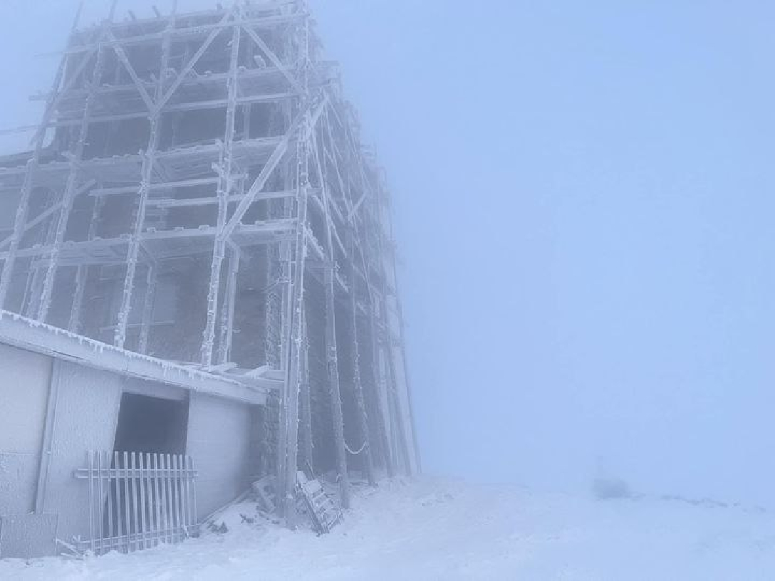 Снег на горе Поп Иван