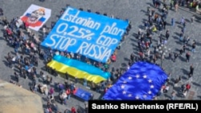 У Празі провели акцію: «Естонський план» подолав «Z-монстра» і врятував Україну
