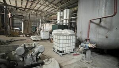 На Дніпропетровщині знайшли підпільний завод з виробництва спирту. ФОТОрепортаж